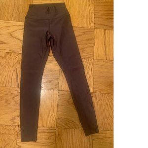 Alo airlift legging in purple-grey, size small